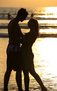 Silhouette to the in love pair on a sunset
