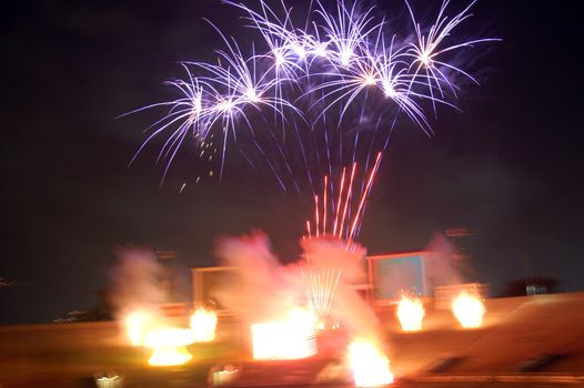 fireworks lighting in many different colors