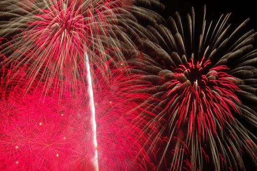 fireworks lighting in many different colors