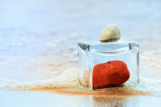 Red stone in the glass insulation of the white pebble