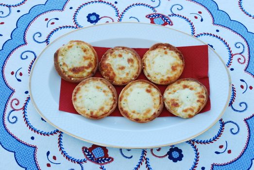 delicious and hot cheese piccolinis (table setting)