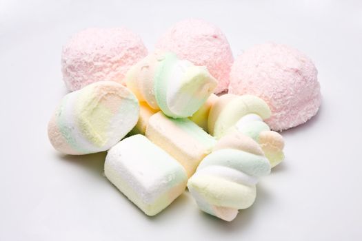 Marshmellows isolated over white background