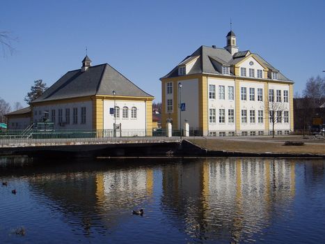 Brubakken Skole på Raufoss, bygget ca 1910, og godkjent som bruksskole i 1912.