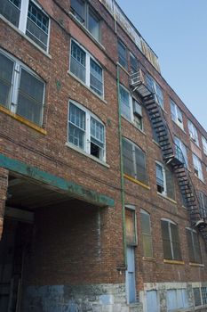 an old abandonned building with broken windows