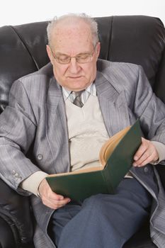Close-up image of a senior man reading a book.Shot with Canon 70-200mm f/2.8L IS USM