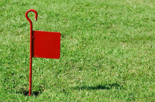 red flag on rough putting lawn