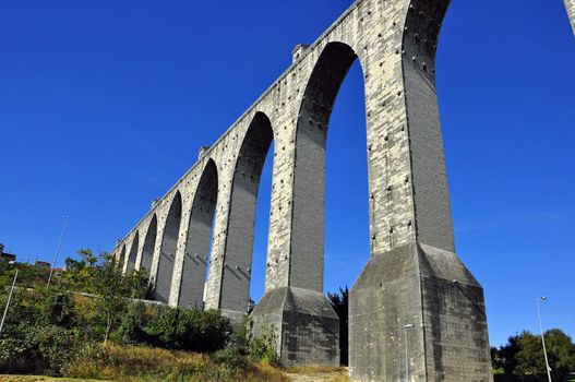 The historic arch was built in 1748, Straitelstvo ARC was during the reign of Juan fifth, it is considered a masterpiece of engineering of the Baroque period.