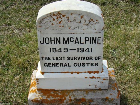 this is an old tombstone reflecting the last man who was living that had fought with general custer