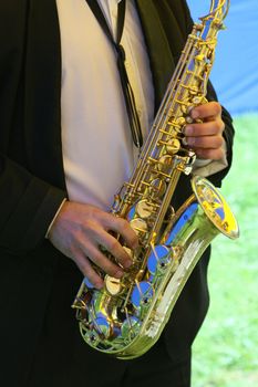 saxophonist play