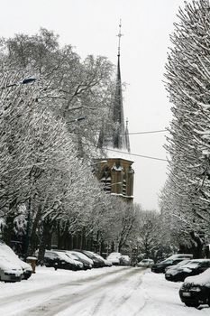 a city in france (sceaux, hauts de Seine) under the snow. difficult traffic. at the bottom a beautiful church. a new way to visit europ