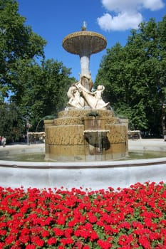 Fountain in Retiro's Park with red flowers, Madrid