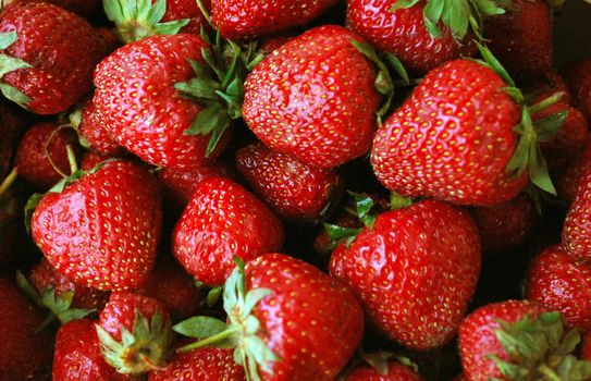 A close-up of A raw of strawberry on a black background
