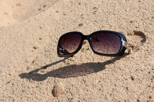 Sunglasses on song, sunny, shade from spectacles