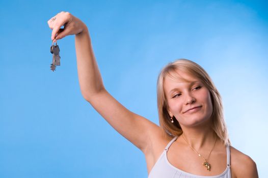 The girl gives someone keys from an apartment