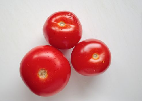 fresh tomatoes on a chopping board background