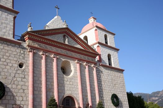 Beautiful picture of the Santa Barbara Mission in California