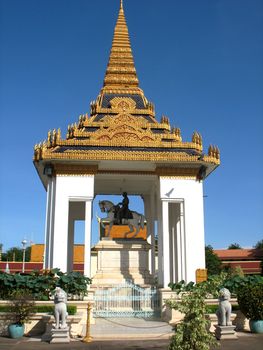 A stupa is a Buddhist architectural and Jain found in the Indian subcontinent, where it originates, but also in the rest of Asia where it has followed the expansion of bouddhisme.Les important and rich characters had a stupa as burial