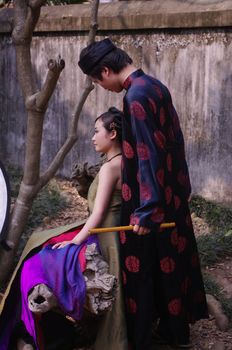 In Vietnam, it is customary to take pictures of wedding dress in the days before the wedding. Here our young bride and groom are of Chinese descent to see their choice of costumes