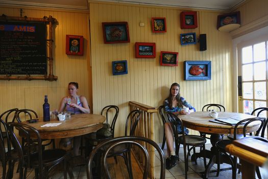 MAUI HAWAII USA 9 JANUARY 2011:New Year's rest on Hawaii. Girls have breakfast in cafe with French cuisine. Maui island, Havaii, on January, 9th, 2011