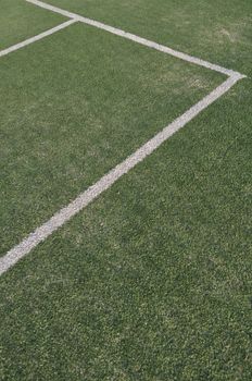 white lines on an outdoor tennis court (artificial grass)