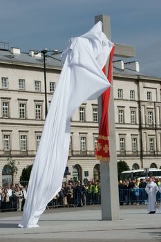 Warszaw, Poland - June 06: Cross in Pi?sudzkiego square on the Cross devotion Pope John  Paul II in the 20th anniversary of the Polish pope. About the pilgrimage: "Let your spirit come down and renew the  face of the earth"