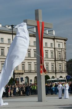 Warszaw, Poland - June 06: Cross in Pi?sudzkiego square on the Cross devotion Pope John  Paul II in the 20th anniversary of the Polish pope. About the pilgrimage: "Let your spirit come down and renew the  face of the earth"