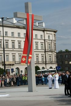 Warszaw, Poland - June 06: Cross in Pi?sudzkiego square on the Cross devotion Pope John  Paul II in the 20th anniversary of the Polish pope. About the pilgrimage: "Let your spirit come down and renew the  face of the earth"