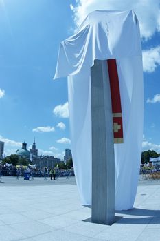 Warszaw, Poland - June 06: Cross in Pi?sudzkiego square on the Cross devotion Pope John  Paul II in the 20th anniversary of the Polish pope. About the pilgrimage: "Let your spirit come down and renew the  face of the earth"