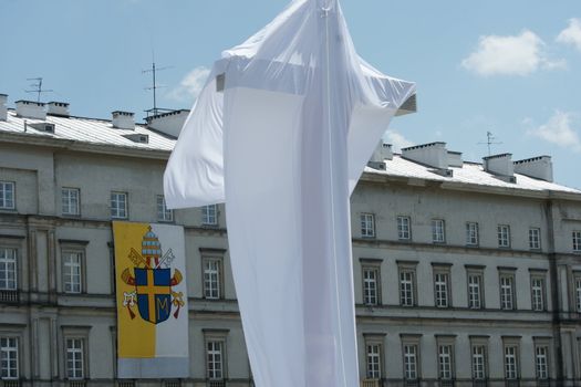 Warszaw, Poland - June 06: Cross in Pi?sudzkiego square on the Cross devotion Pope John  Paul II in the 20th anniversary of the Polish pope. About the pilgrimage: "Let your spirit come down and renew the  face of the earth"