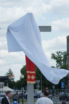 Warszaw, Poland - June 06: Cross in Pi?sudzkiego square on the Cross devotion Pope John  Paul II in the 20th anniversary of the Polish pope. About the pilgrimage: "Let your spirit come down and renew the  face of the earth"