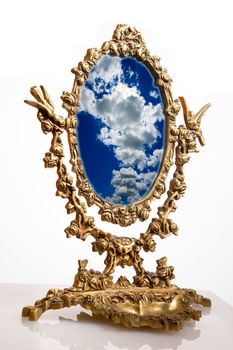 Composition of an ancient mirror accomplished in study