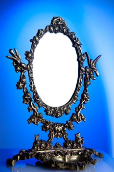 Composition of an ancient mirror accomplished in study