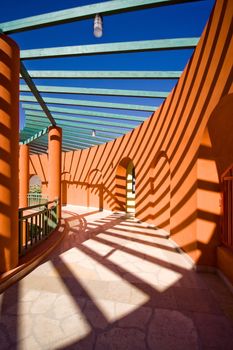 Game of shadows in architectural form