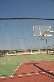 bright picture of a outdoor basketball court (blue sky)