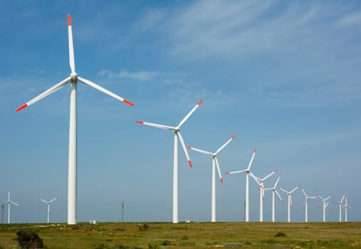 Wind power generation with many large turbines, technology preserving the environment