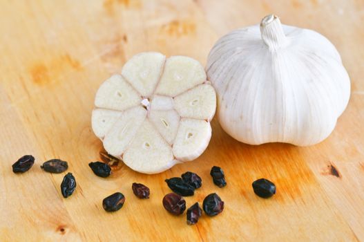 A display of garlic on a chopping board