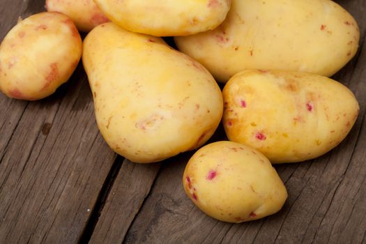 Washed potatoes are close. Picture for vegetables, food ingredients, vegetable growing