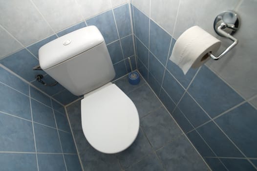 toilet wide angle photo, white and blue tiles