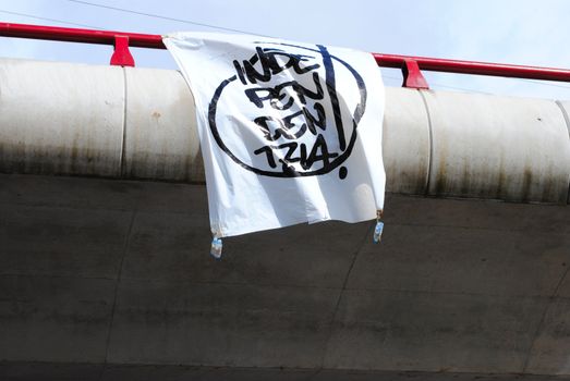 A separatist banner reading "Independence" in the Basque language euskera.