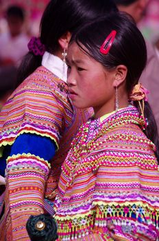 Girl Hmong flowered in market of Can Cau. The market is held weekly appointment for the young. Families were isolated in the mountains and their meeting place.