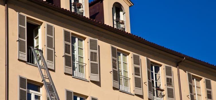 Ladder used to move furniture with elegant palace in background