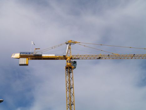 one crane