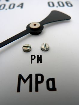 macro of a pressure gauge in a chemistry lab