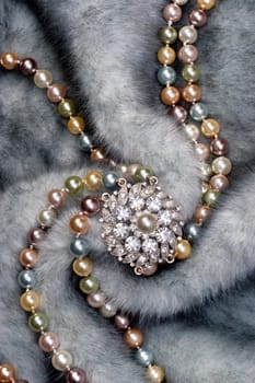 Nacklace with brooch on fur