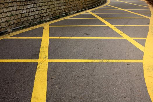 road with yellow lines 