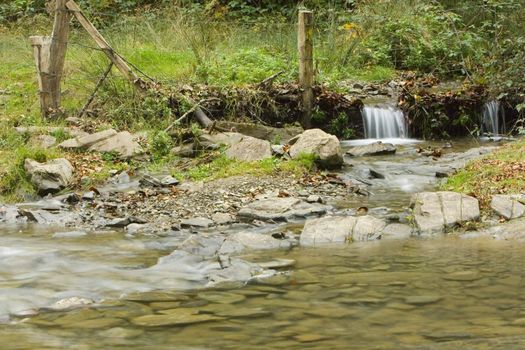 an image of a beautifull river in autumn