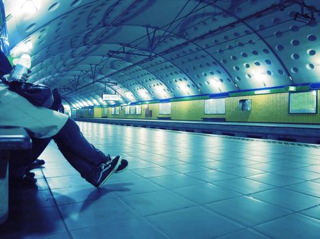 People waiting for the train at the tube station