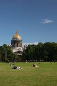 Peoples on Isaac's Cathedral park