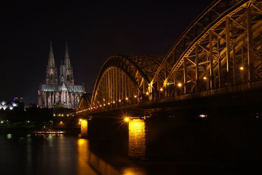 Picture of the cathedrale of cologne by night