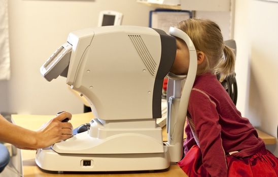 Small child (4) taking an eye exam